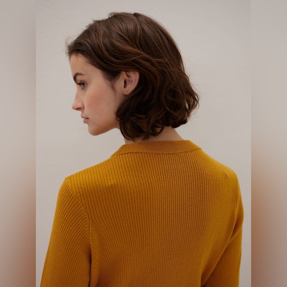 Betina Lou Mustard Yellow Fine Italian Wool Cropped Sweater Size XS - Picture 3 of 12